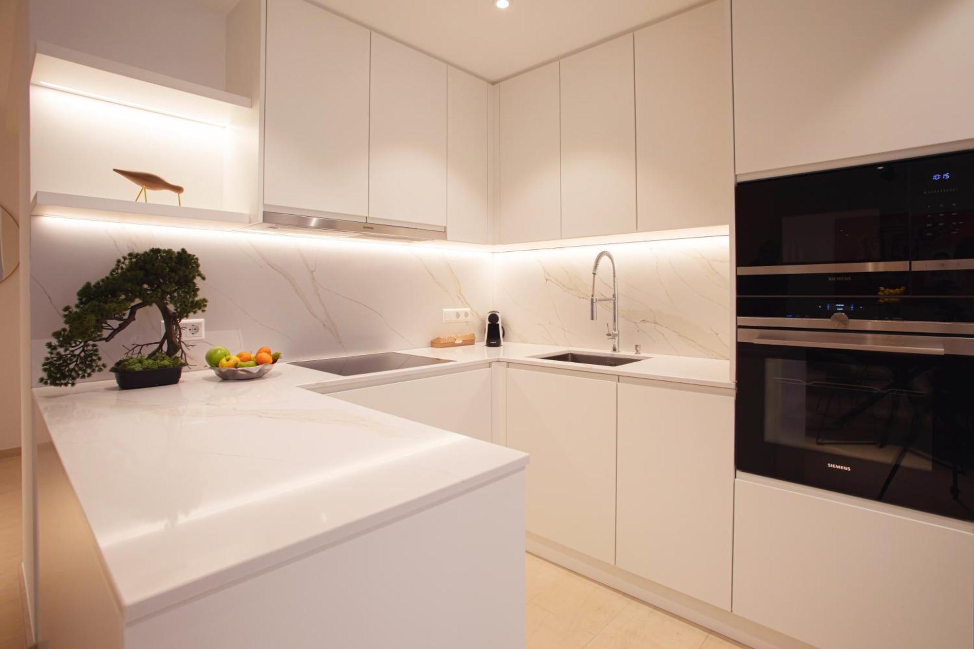 Hamilius Center By Rentaroo Apartment *